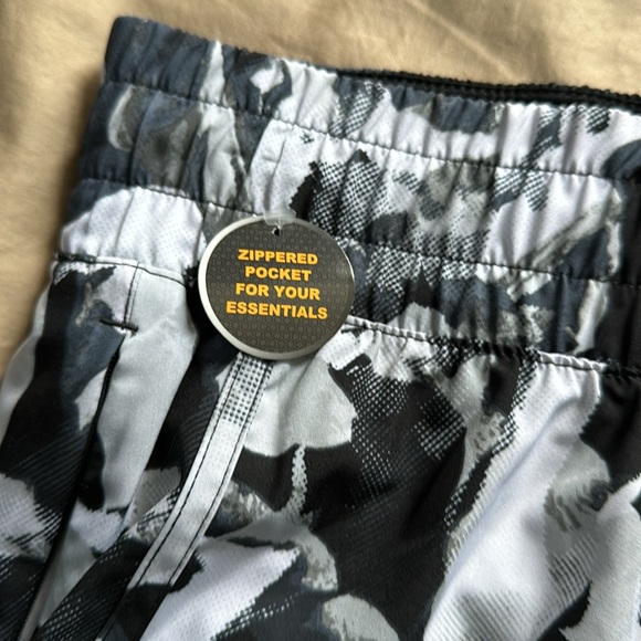 Avia running short - Picture 4 of 5